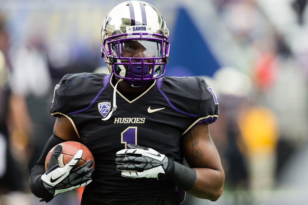 Washington Huskies Sean Parker (1) during a game against the Washington  State Cougars on November 29, 2013 at Husky Stadium in Seattle, WA.  Washington beat Washington State 27-17.(AP Photo/Jesse Beals Stock Photo -  Alamy