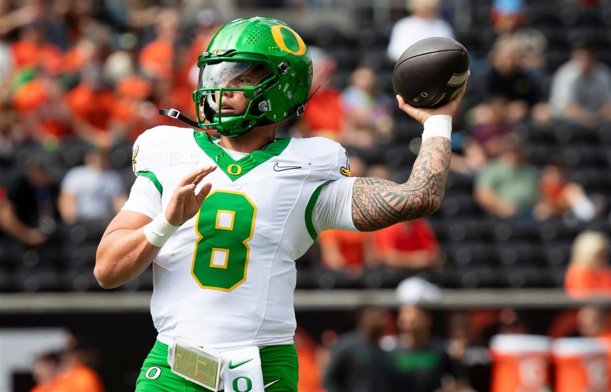 Oregon offense finds its footing in Corvallis Ducks blow past Beavers