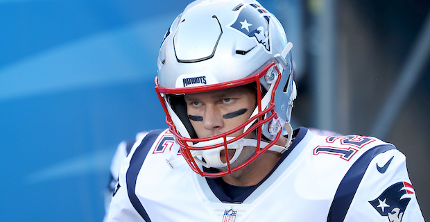 NWT 2015 Tom Brady Jersey New England Patriots Nike Salute to Service  Men's M