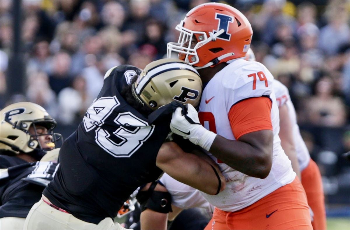 Vederian Lowe, Minnesota, Offensive Tackle