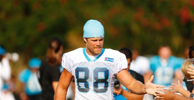 Panthers sign Greg Olsen to a lucrative 2-year extension 