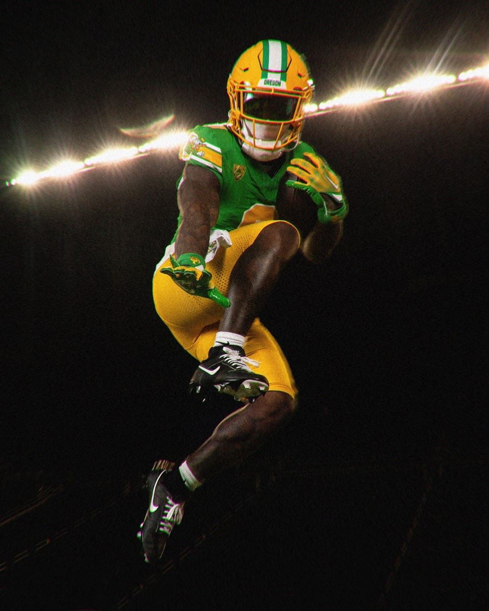 247Sports on X: An Oregon Ducks football fan has started a petition to try  and get the team to change its primary jersey to the 1994 throwback design:    / X