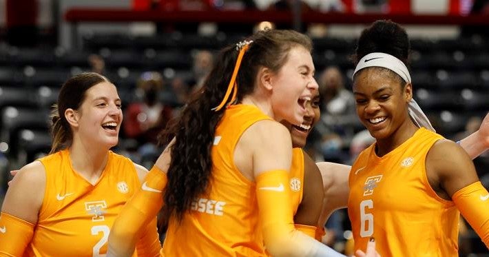 Lady Vols volleyball defeats UNC in first round