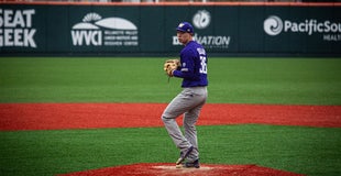 Huskies Fall Behind Early, Drop Series Finale At No. 2 Oregon State