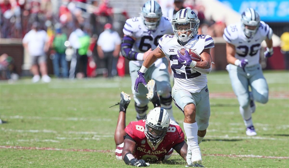 Deuce Vaughn takes a handoff 65 yards for a touchdown, brings Kansas State  to within a touchdown