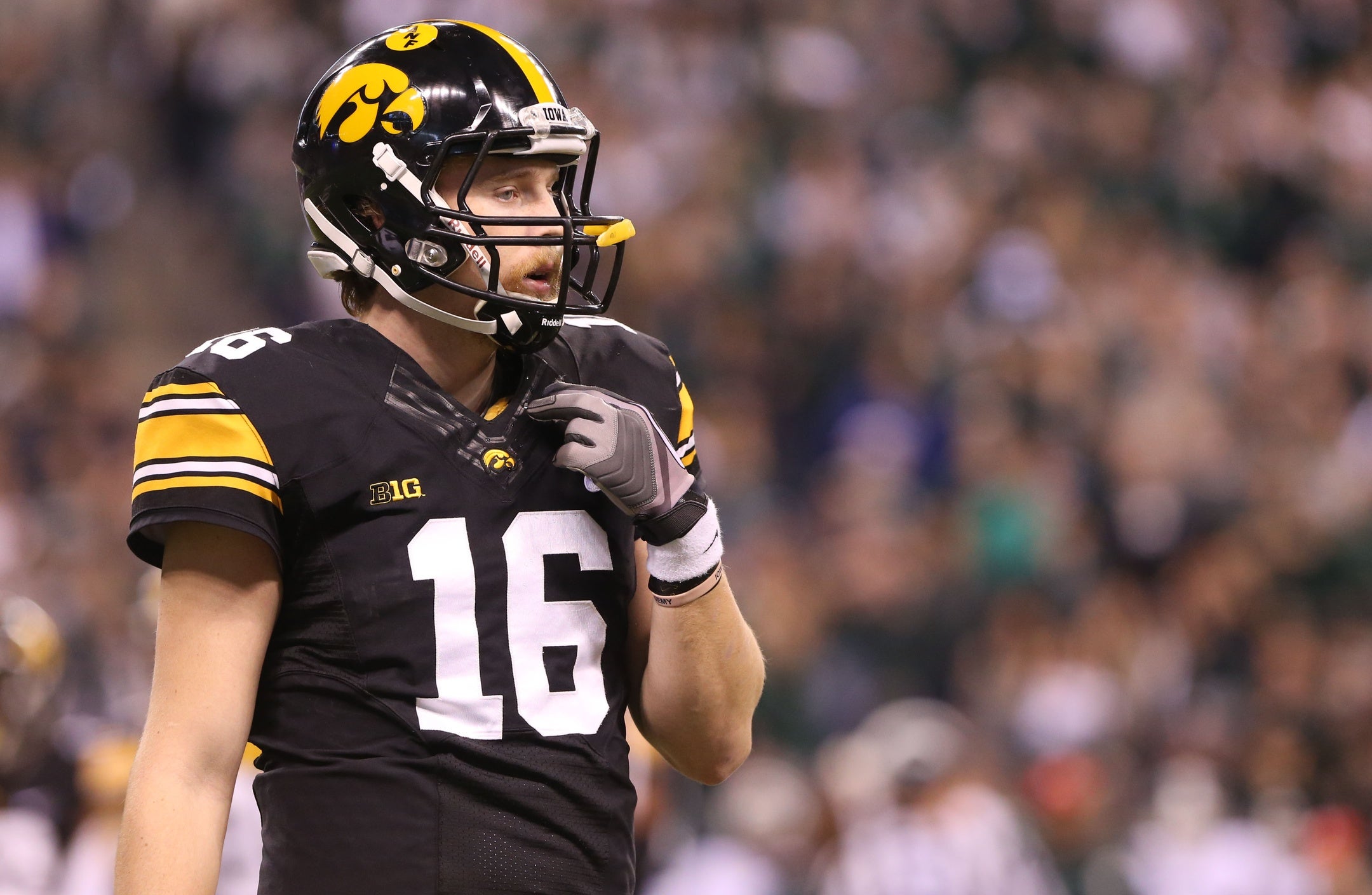 Iowa's C.J. Beathard faces tough decision after Vols