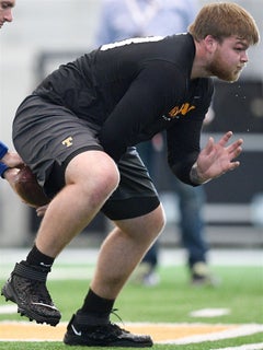 Vols OL Cade Mays Not Turning Pro - WDEF