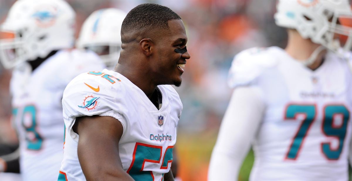 Miami Dolphins linebacker Raekwon McMillan (52) walks the