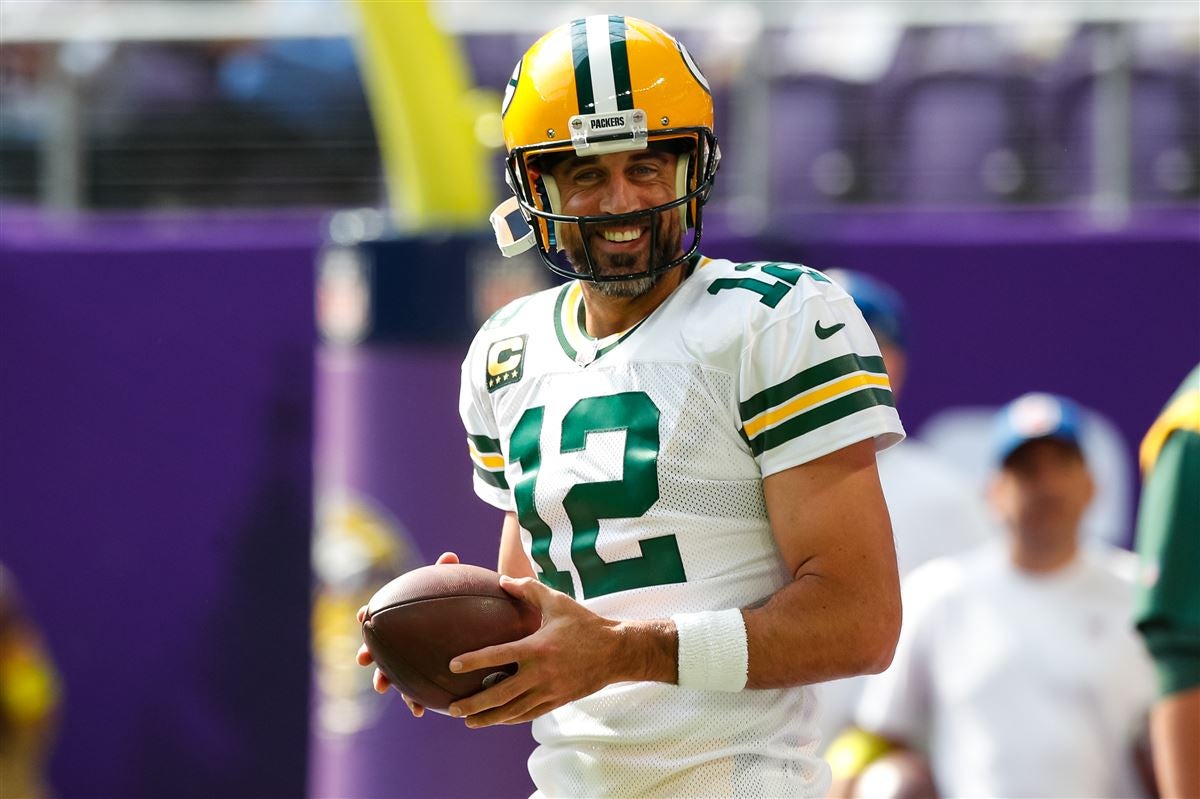 Aaron Rodgers welcomes Packers rookie Sean Clifford to NFL with gift