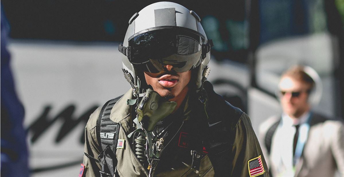 Mecole Hardman arrives at Super Bowl in full Navy pilot uniform