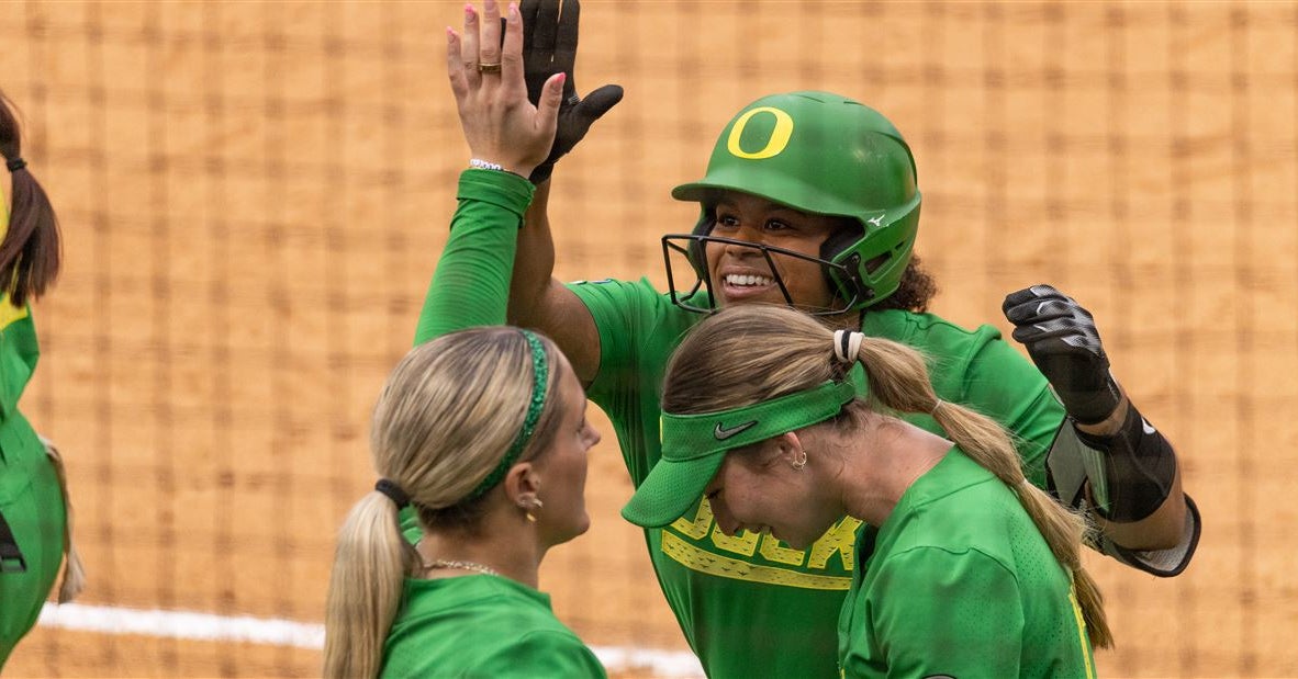 No. 16 Oregon softball bounces back with win over Weber State, will face Stanford in regional final