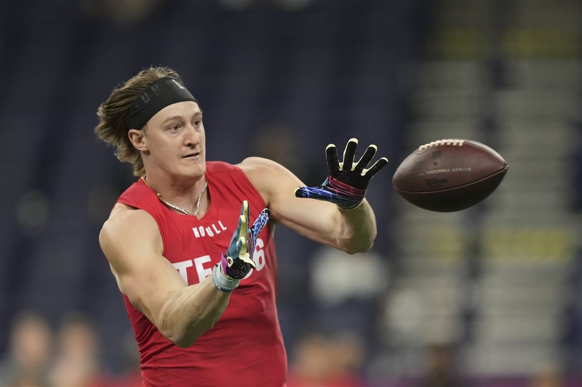 Mar 4, 2023; Indianapolis, IN, USA; Old Dominion tight end Zack Kuntz (TE06) participates in drills at Lucas Oil Stadium. Mandatory Credit: Kirby Lee-USA TODAY Sports - Green Bay Packers