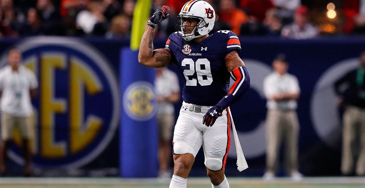 Meet Ike Powell, the long snapper behind Auburn's nicest beard 