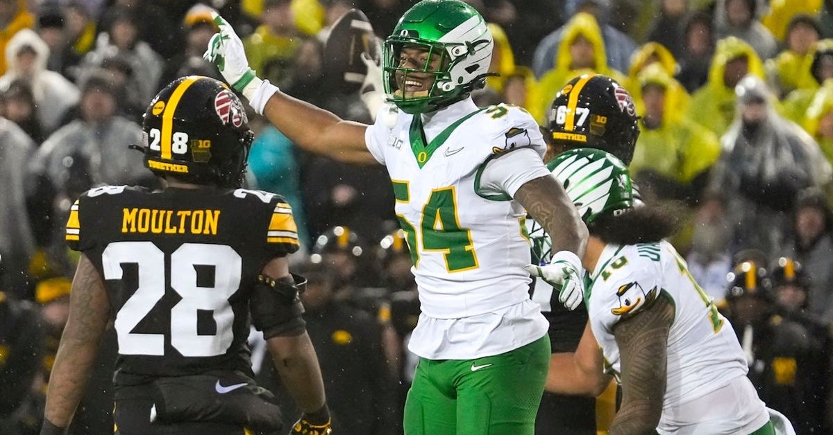 Oregon’s depth shines despite injuries, Ducks rally for last-second win at Iowa