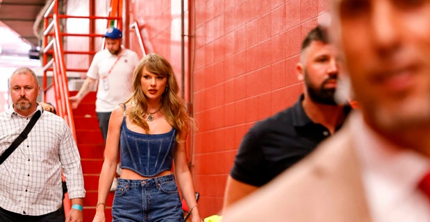 Taylor Swift at Chiefs/Ravens game