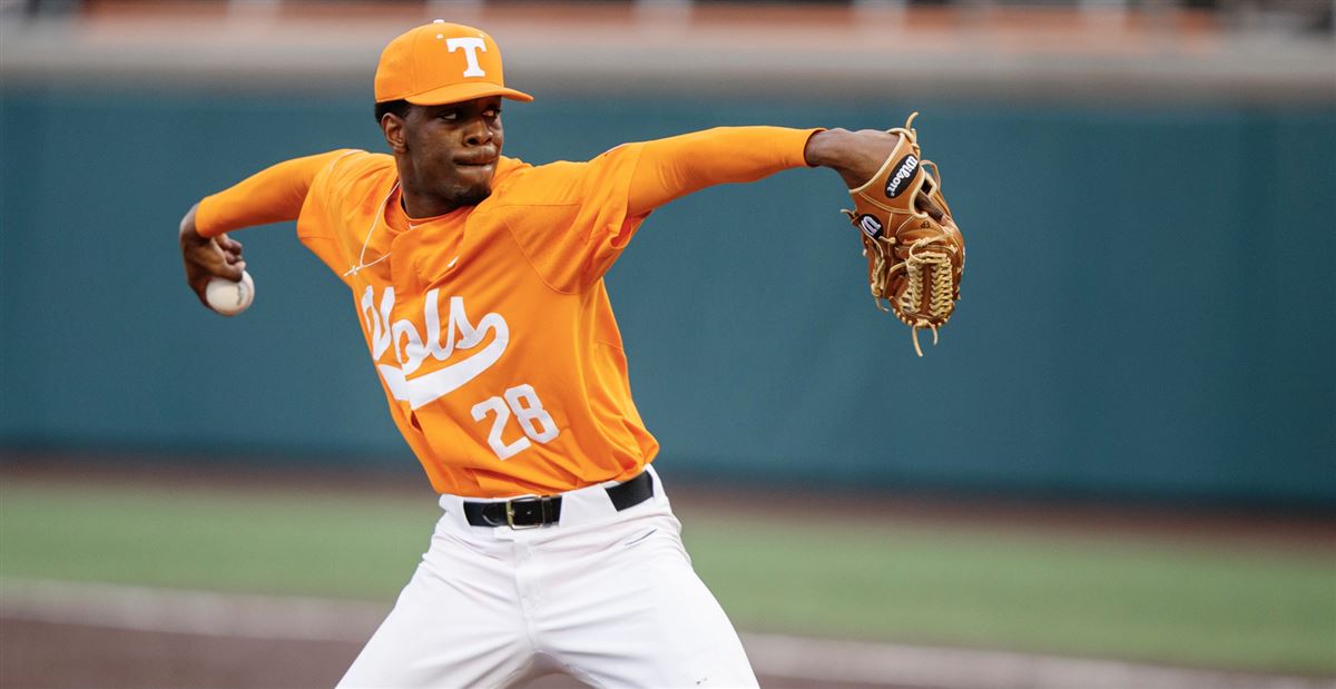 Florida Gators baseball falls to LSU in extra innings, must dig