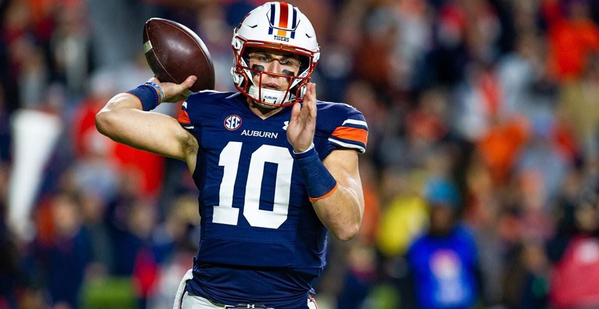 Bo Nix unfazed after 1st career interception at home, leads Auburn