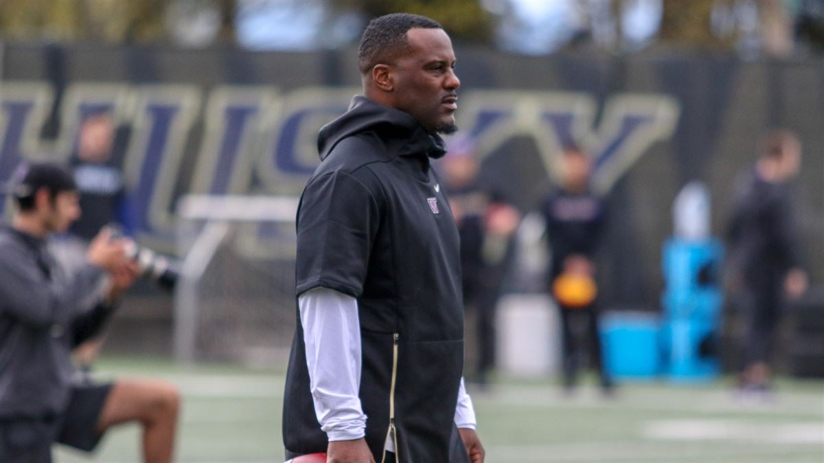 Junior Adams, Wide Receivers Coach (FB), Oregon Ducks