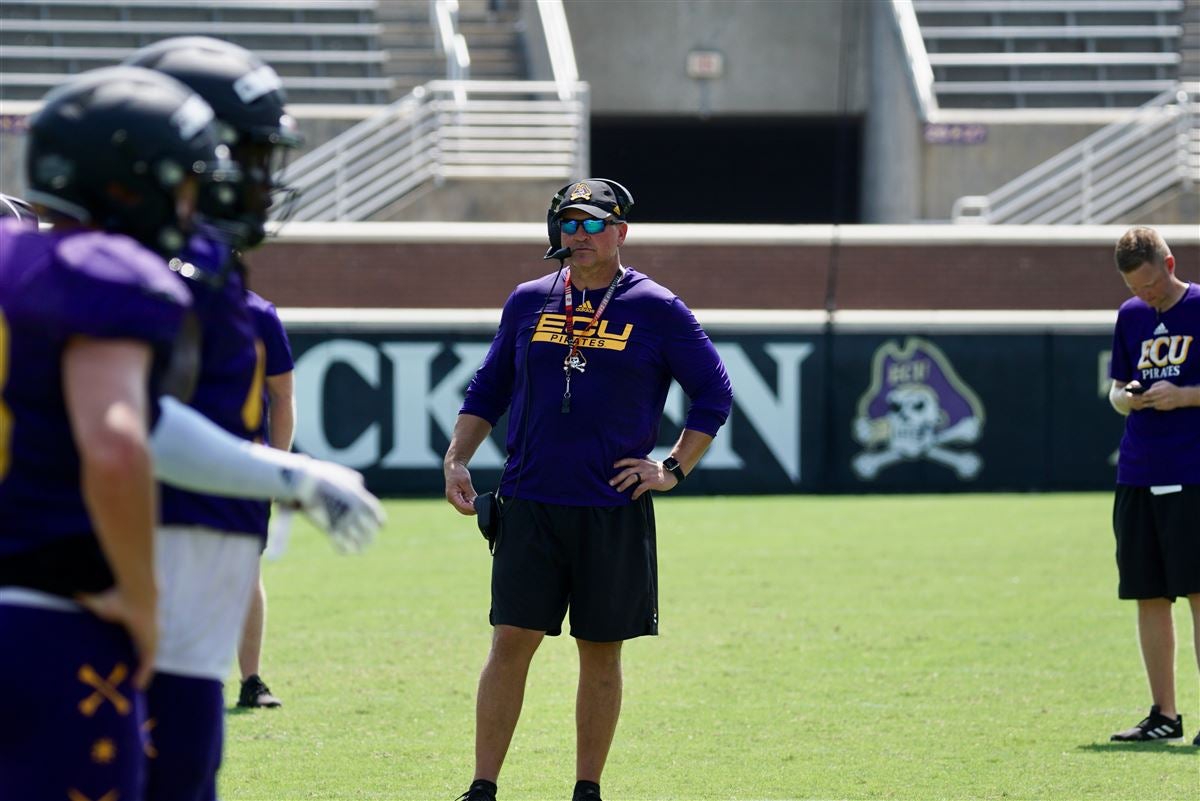 where-mike-houston-now-stands-among-aac-head-coaches-pay