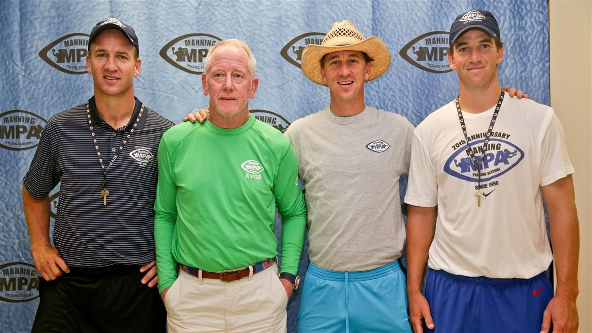 Cooper Manning sure to spruce up Ole Miss' graduation ceremony