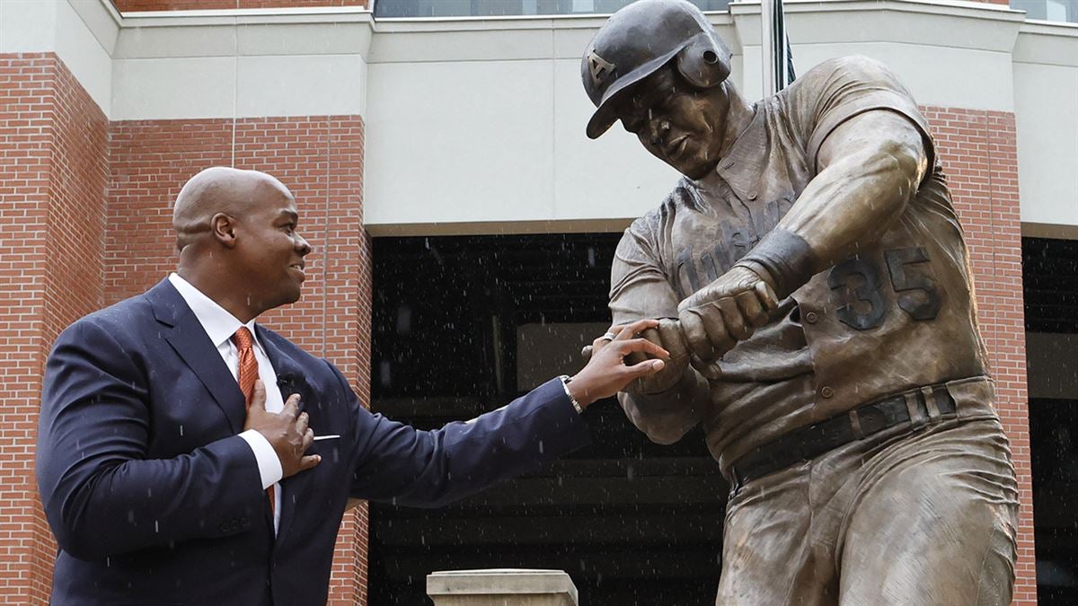 Auburn and MLB great Frank Thomas has statue unveiled at Plainsman