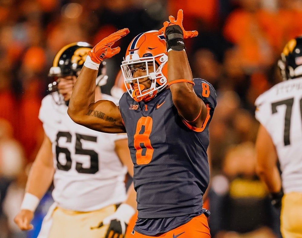 JUST IN: Illini linebacker Tarique Barnes returning to Illinois for a fifth season - Vimarsana News