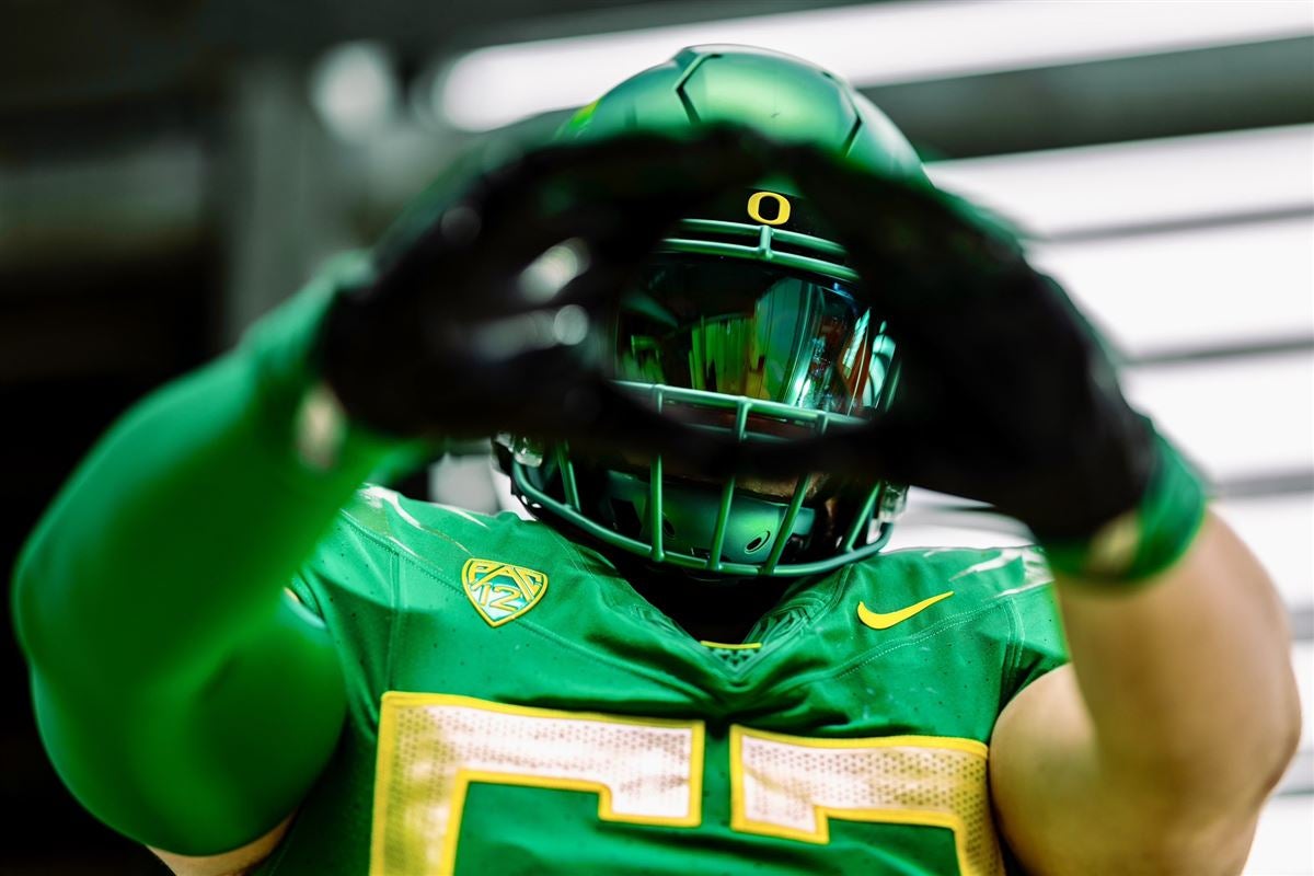 Oregon unveils feathery new uniforms for 2016 season - Footballscoop