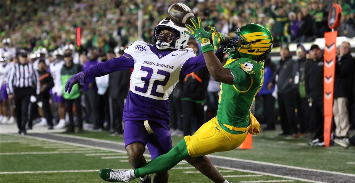 Oregon WR Jeremiah McClellan makes highlight TD catch, returns from injury  scare