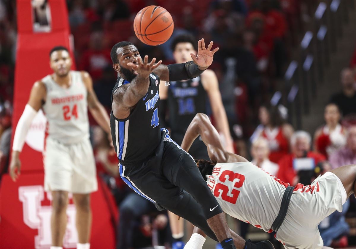 Memphis dominated by No. 19 Houston to end four-game win streak