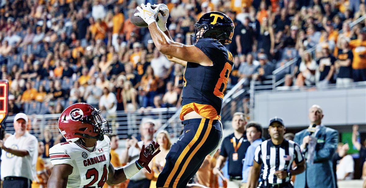 CBS Sports on X: TENNESSEE TAKES DOWN ALABAMA AND THE FANS ARE STORMING  THE FIELD AT NEYLAND STADIUM. WHAT A WIN FOR THE VOLS.   / X