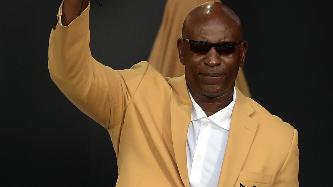 Left to right) Los Angeles Rams Hall of Famers Eric Dickerson