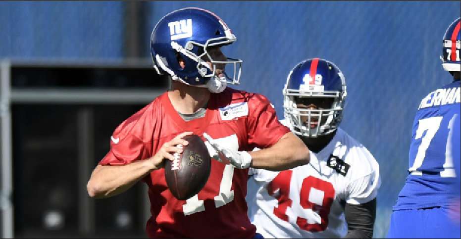 Quarterback Kyle Lauletta of the New Jersey Generals scrambles during  News Photo - Getty Images