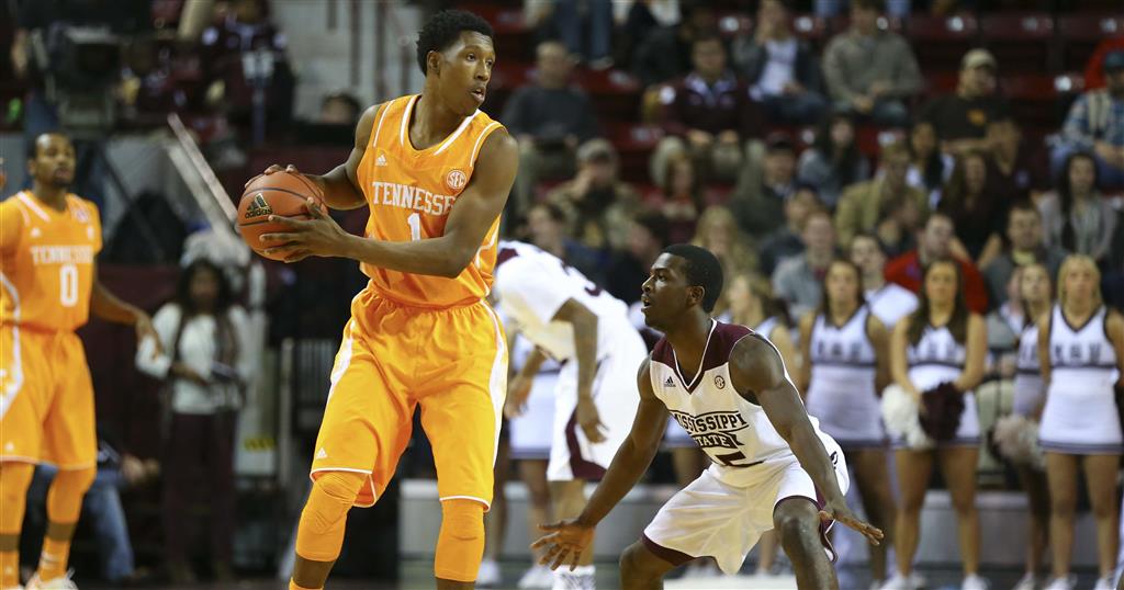 Tennessee guard Josh Richardson (1) shoots past Morehead State's