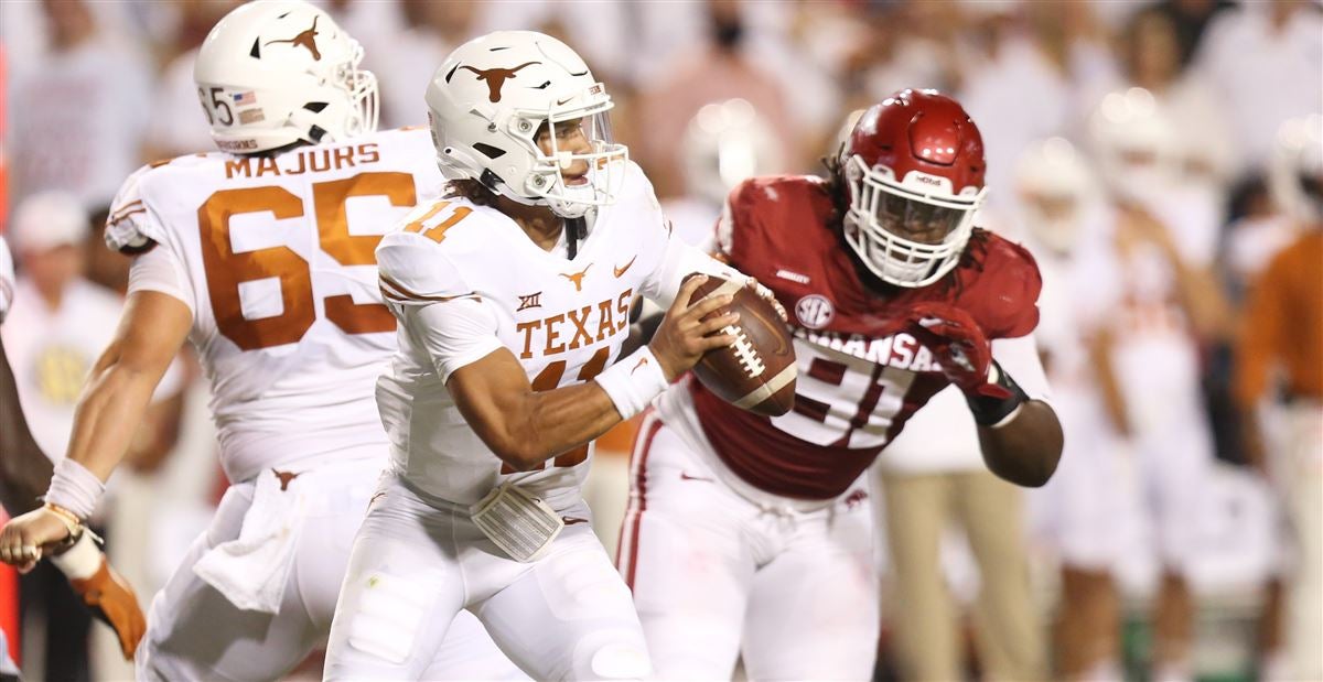 Texas Longhorns defensive back Brenden Schooler and linebacker