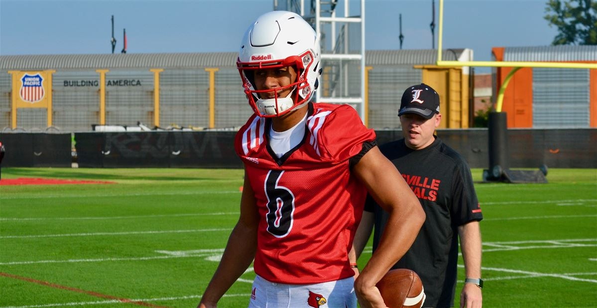 Louisville QB Jordan Travis transfers