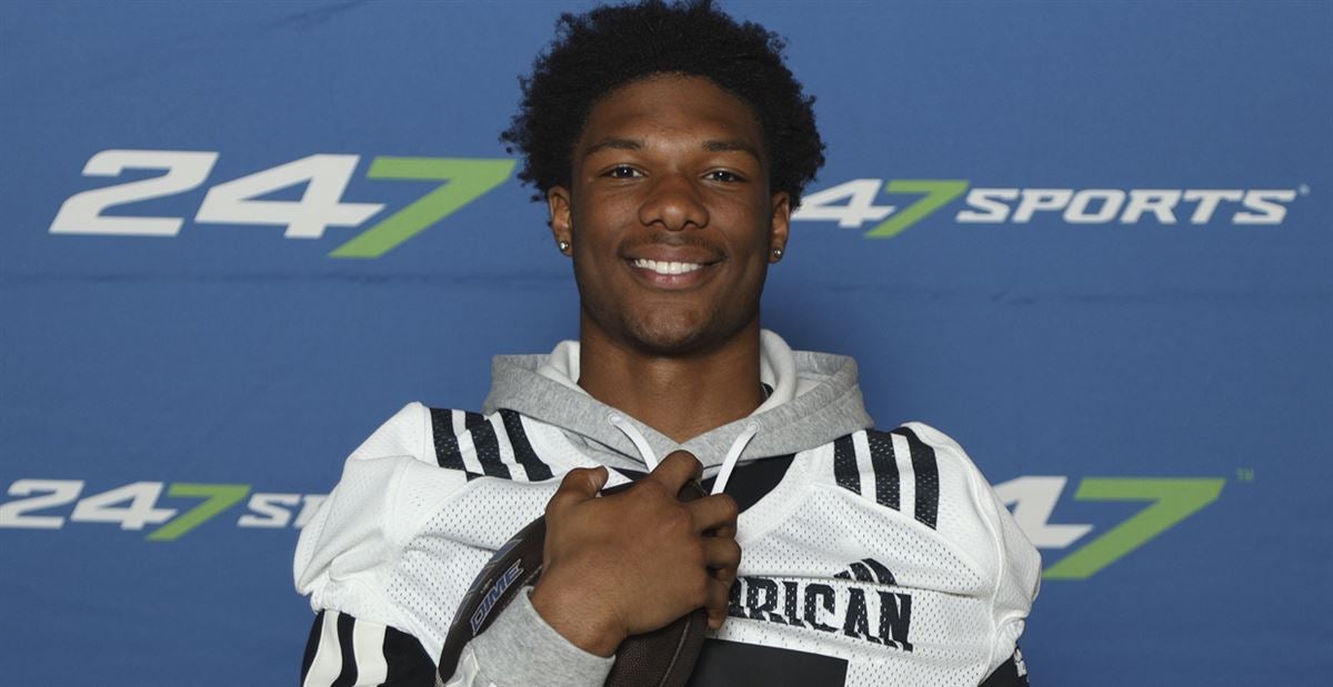 Elite recruit Keisean Henderson, Houston's top 2026 commit, looks