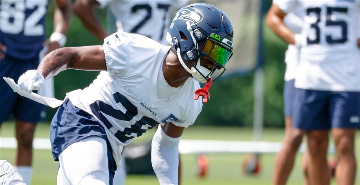 Seahawks send Ugo Amadi to Eagles for J.J. Arcega-Whiteside