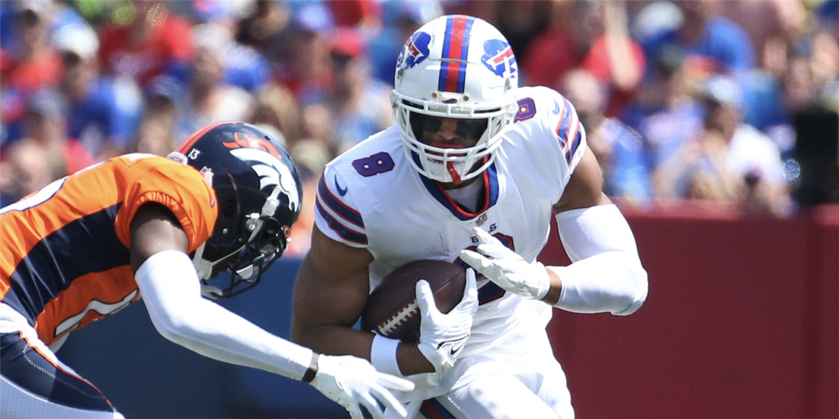 Baltimore, USA. 18th Sep, 2022. Miami Dolphins wide receiver Jaylen Waddle  (17) scores a touchdown over Baltimore Ravens cornerback Jalyn Armour-Davis  (5) on a 7-yard reception late in the fourth quarter at