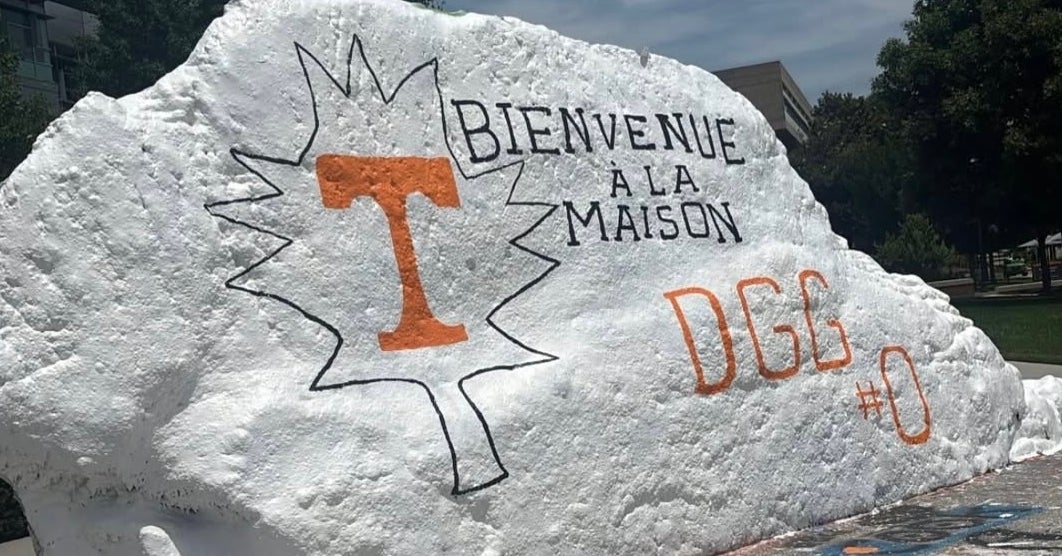 Five-star RB's Tennessee visit includes 'The Rock' painting, Kamara ...
