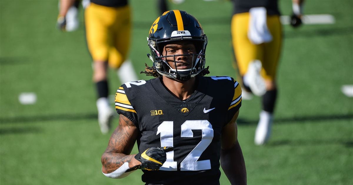 Former NFL scout: Iowa's WR Smith 'emerging early' in B1G season