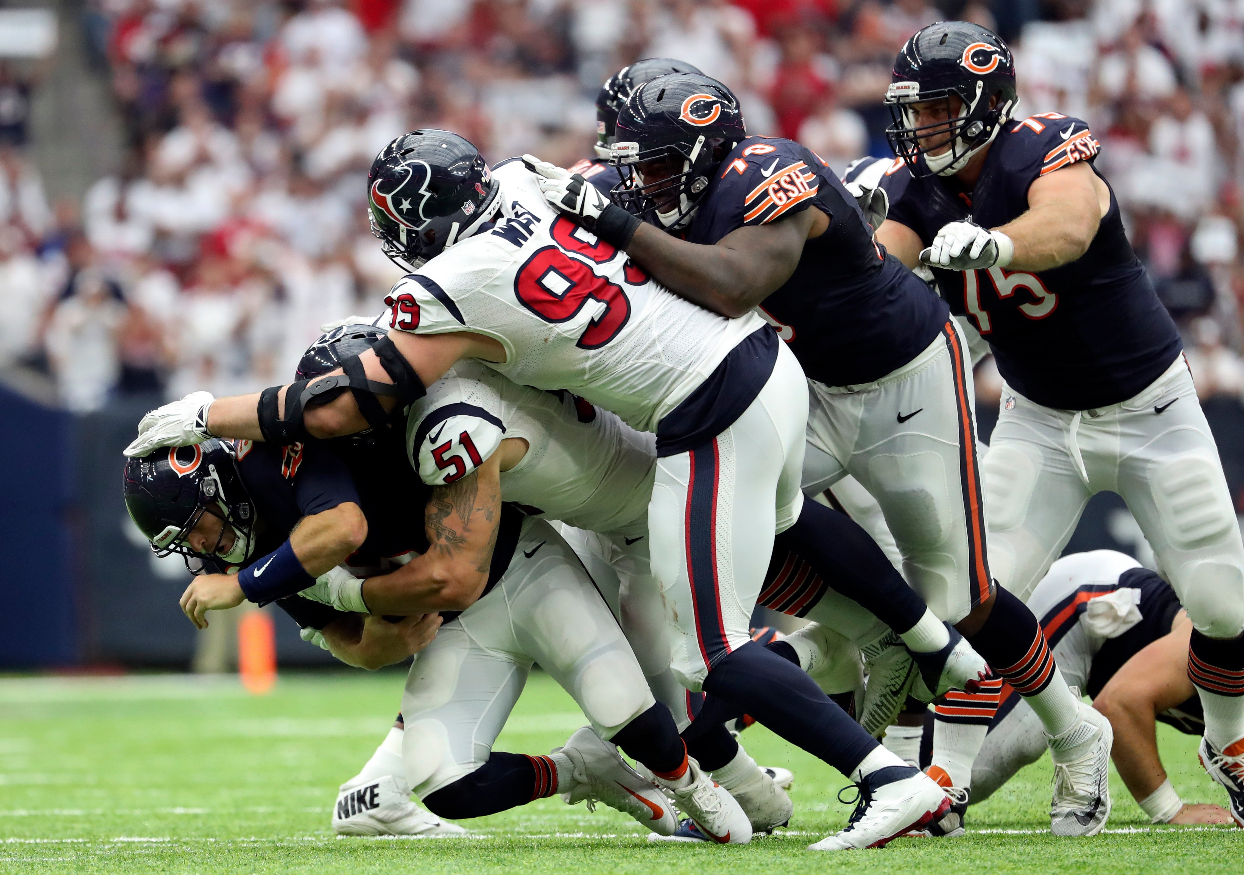 Chicago Bears BOLD Predictions: Ryan Poles Signs TWO EDGE Rushers, Justin  Fields & DJ Moore Stats 