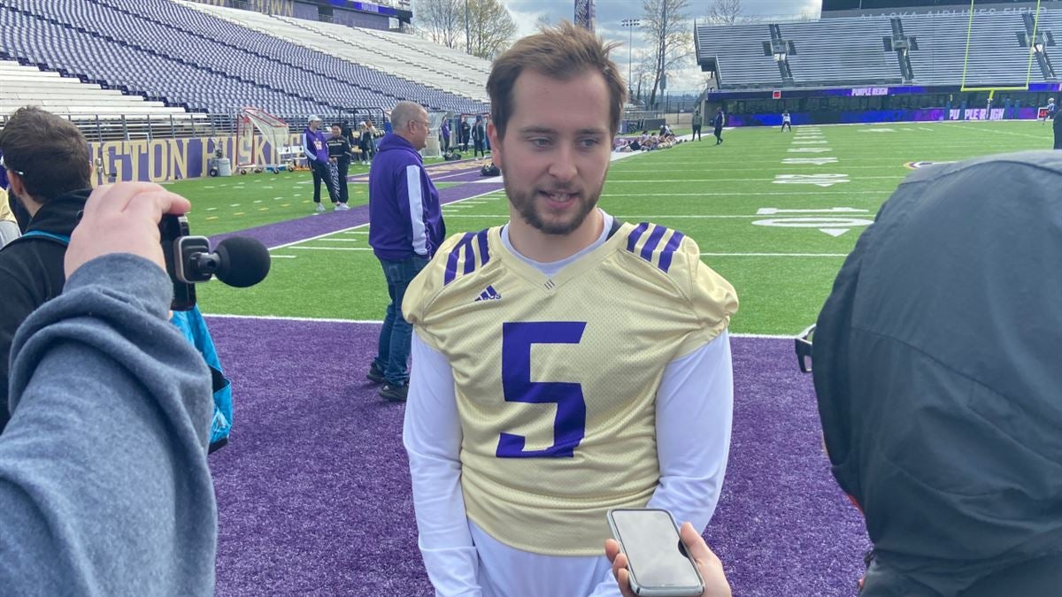 I'm not going to go all reckless cowboy out there': Dylan Morris sticks to  a simple plan as UW's QB