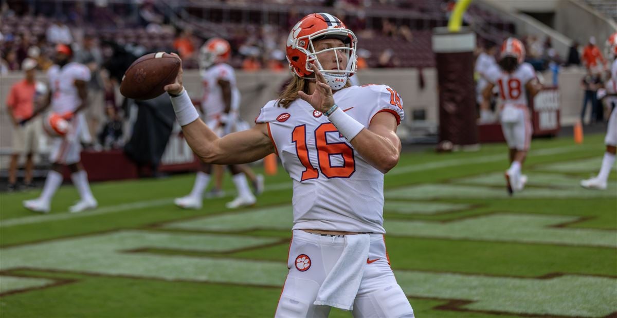 Clemson Qb Trevor Lawrence Leaves Game With Injury