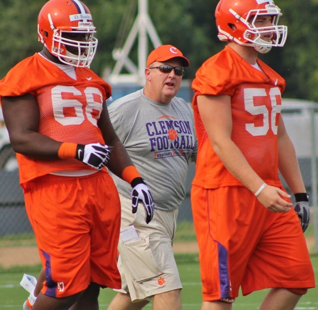 Clemson lineman Ryan Norton benched 640 lbs 