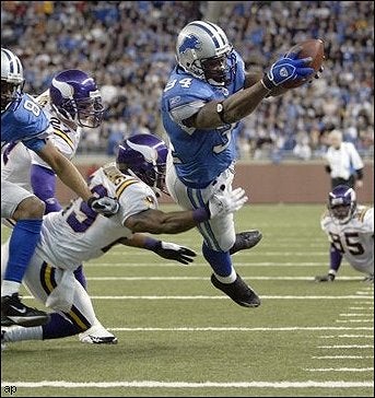 Detroit Lions running back Kevin Jones lies on the turf in pain against the  Minnesota Vikings in the fourth quarter of an NFL football game in Detroit,  Mich.,Sunday, Dec. 10, 2006. Jones