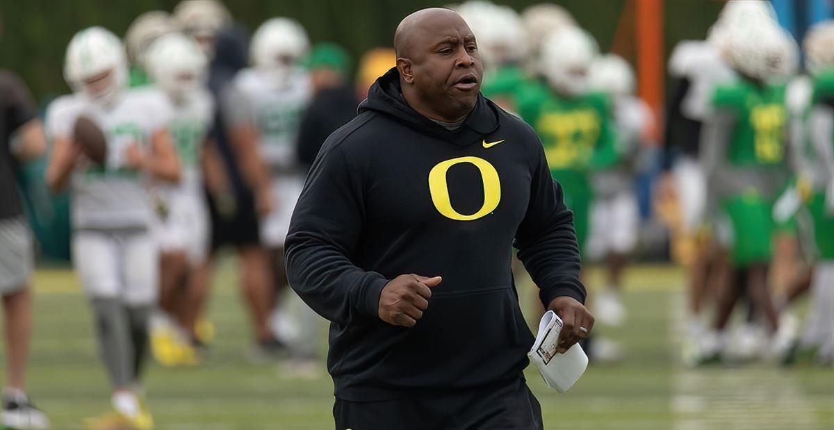 Report: Oregon RB coach Carlos Locklyn expected to take position at Ohio  State