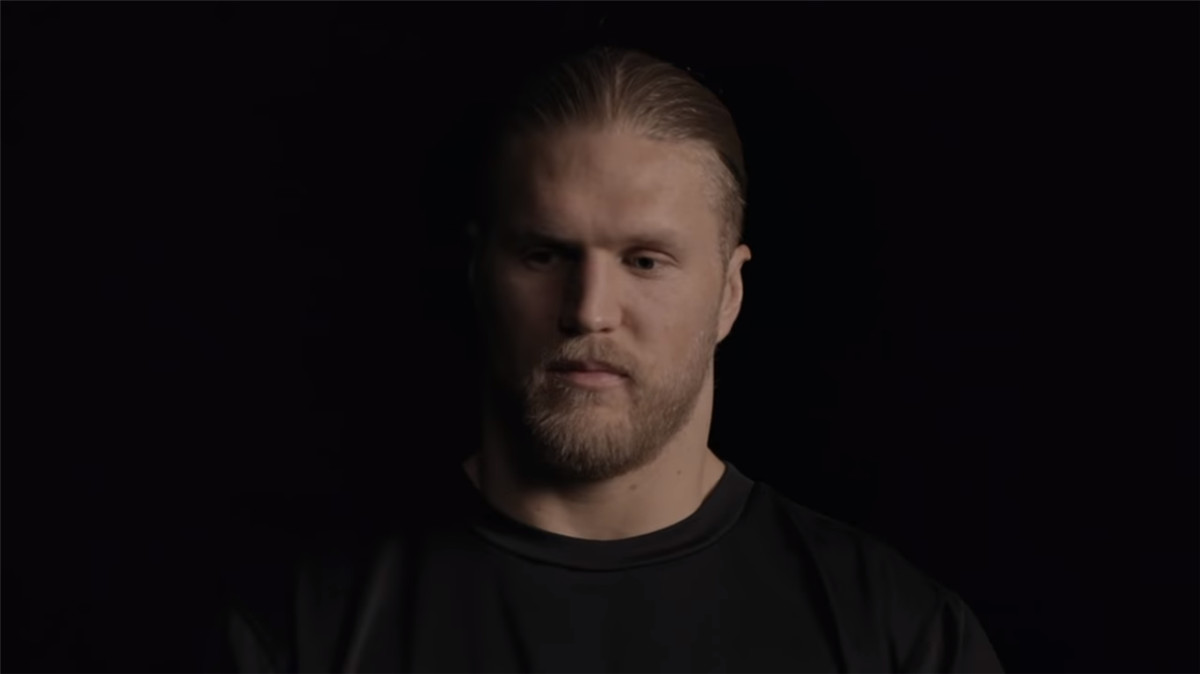 Clay Matthews, mom featured in Verizon campaign thanking first