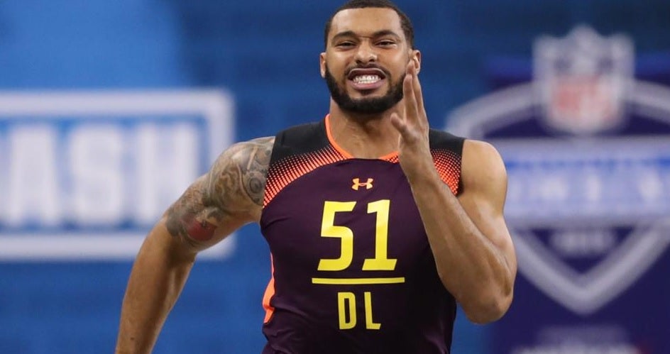 University of Charleston defensive end John Cominsky runs an official 4.69  40-yard dash at 2019 NFL Combine