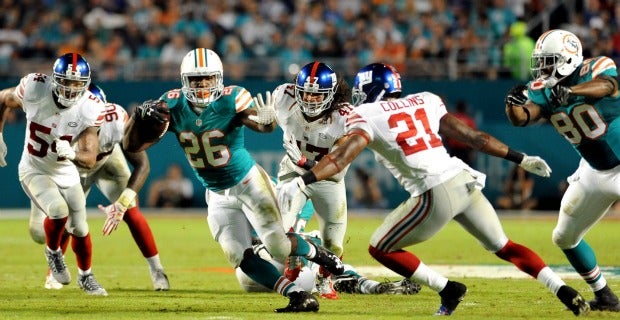 Louis Delmas signs with Miami Dolphins, crossing one team off