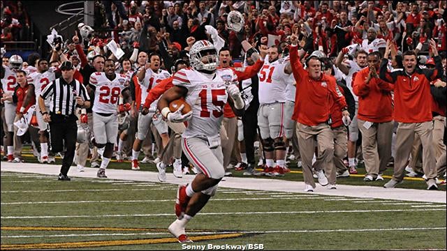 Ohio State's Ezekiel Elliott explains why he rolls up his jersey